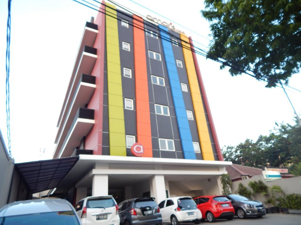 Amaris Hotel Senen Jakarta Exterior photo